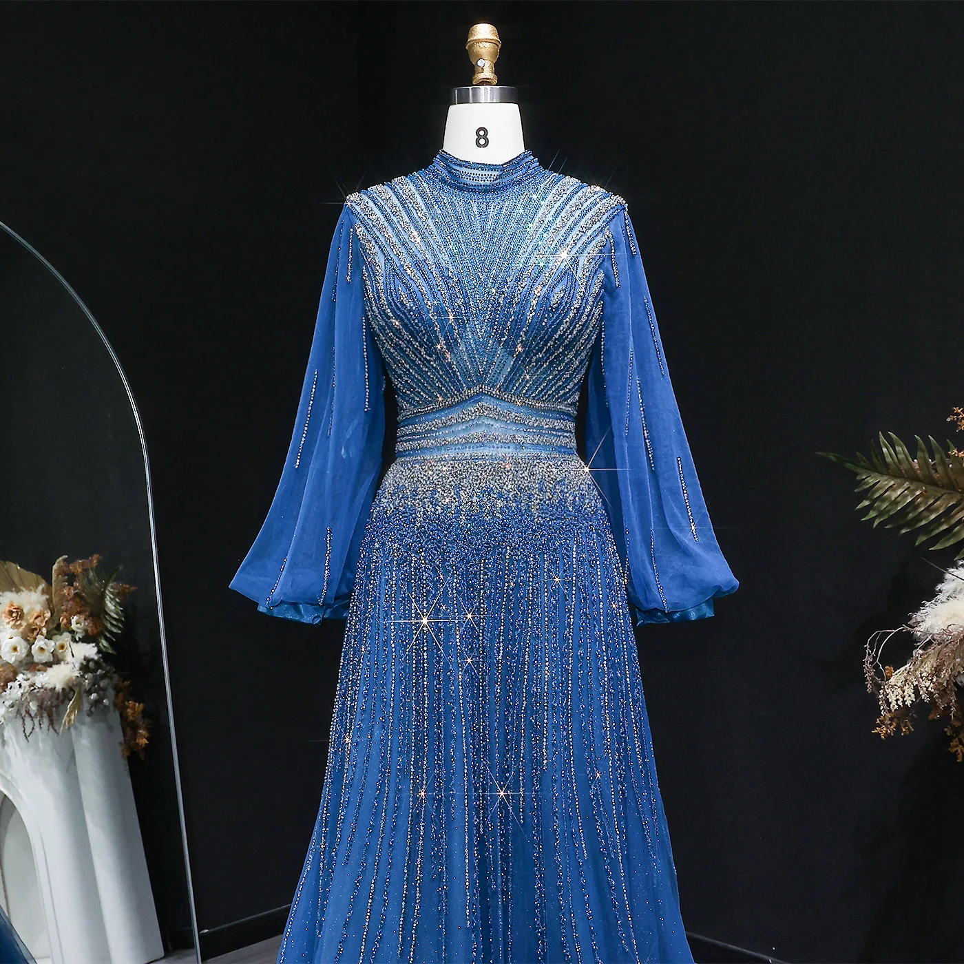 Sharon Said Plus Size Blaues Abendkleid mit hohem Kragen und langen Ärmeln, mit Kristallperlen, schwarze Hochzeits-Partykleider SS012, maßgeschneidert. – Detail 5