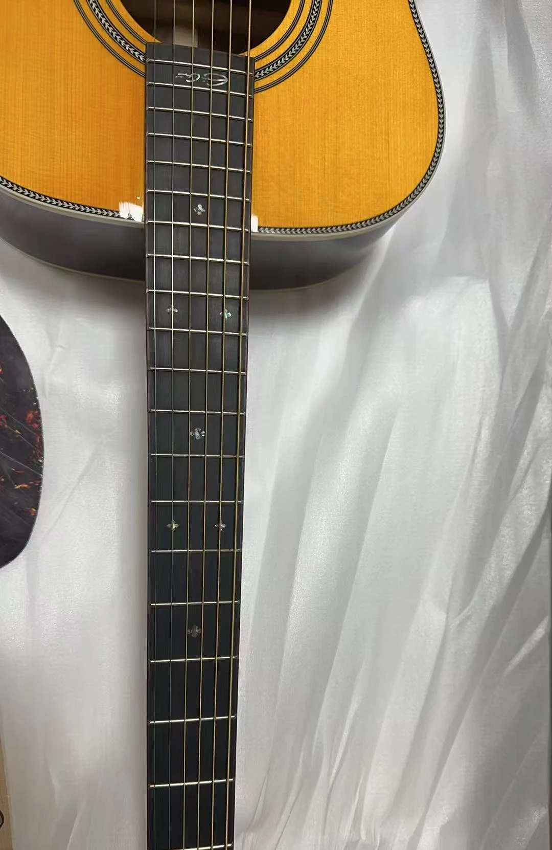

2026 hot 000 28 EC Model Acoustic Guitar Solid Spruce Top, back and side are laminate rosewood, Rosewood Fretboard, 20 Frets,