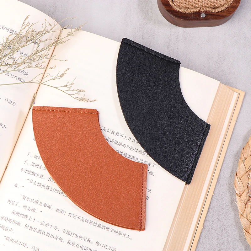 1pcs Fan Shaped Bookmark Leather Mini Portable Gift Bookmark Book Clip Book Corner Protector School Supplies PU Book Marks