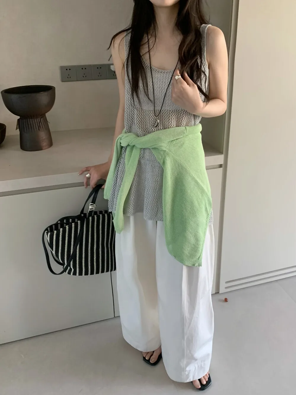 

Retro Shoulder Bared Slim Fit Vest ENYILL Atmospheric Waist Cinching Crop Top Single Button Closure Moisture Wicking Outerwear