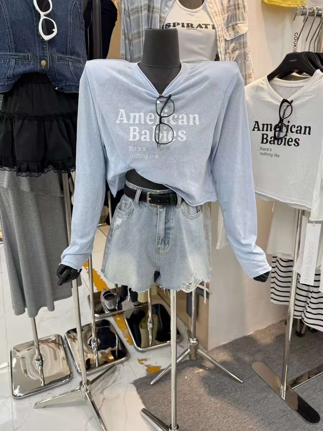 

Лето 2023, женская футболка Long Sve Oulder Pad с буквенным принтом, защита от солнца или Sle Commute Faion Moisture ng