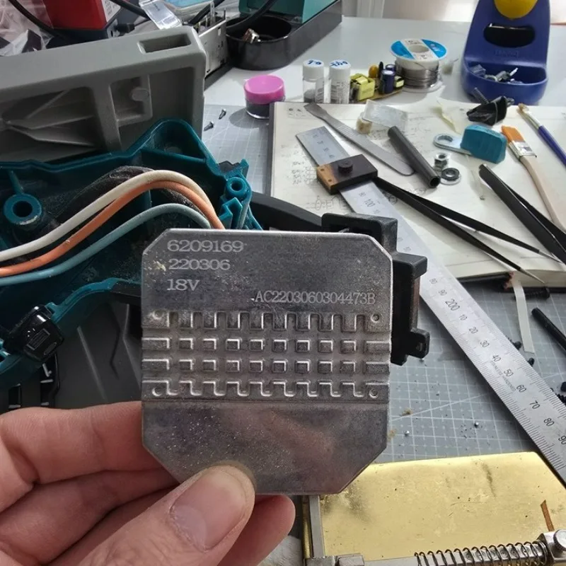 Suitable for Makita, DHS680 chainsaw original accessories switch, controller