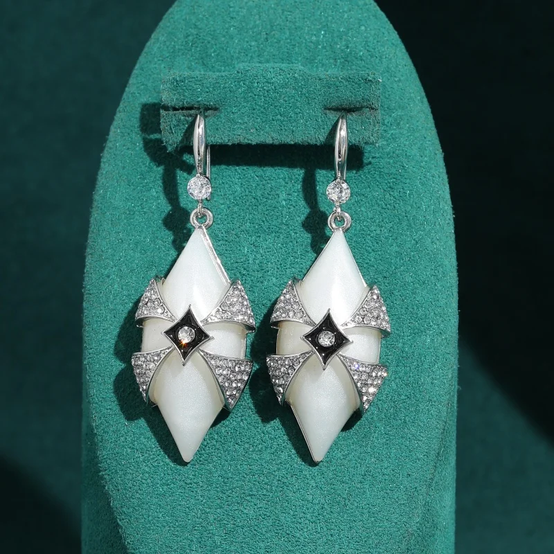 

Vintage Clover White Shell Drop Earrings Luxury Antique Art Deco Gold Color Black Enamel Jewelry For Women Brand Quality Gift