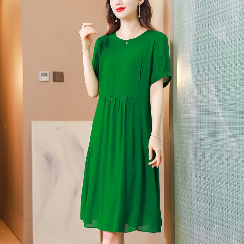 2023 New Summer Solid Silk Fashionable Green Short Sleeve Dress Temperament French Waist Waist Slim Over Knee Long Dress