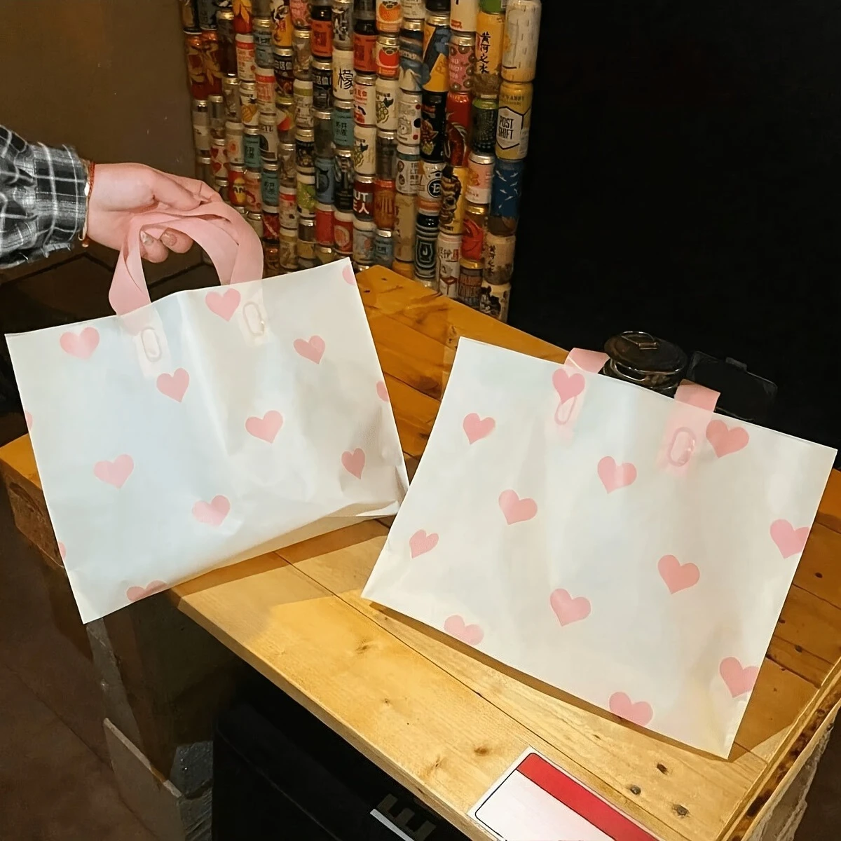 25pcs Heart Pattern Thickened Plastic Gift Bags, Reusable, Large Capacity Shopping Bags, Birthday Surprise Gift Packaging.