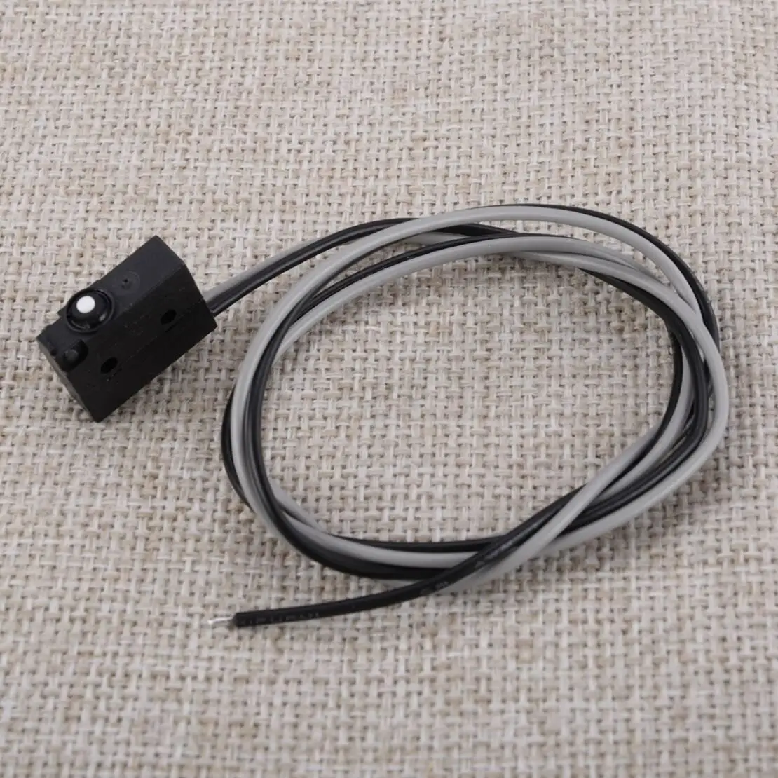 

Front Brake Master Cylinder Pump Light Microswitch Micro Switch Sensor 53910441A 53940421A 53940041B Fit for Scrambler Monster