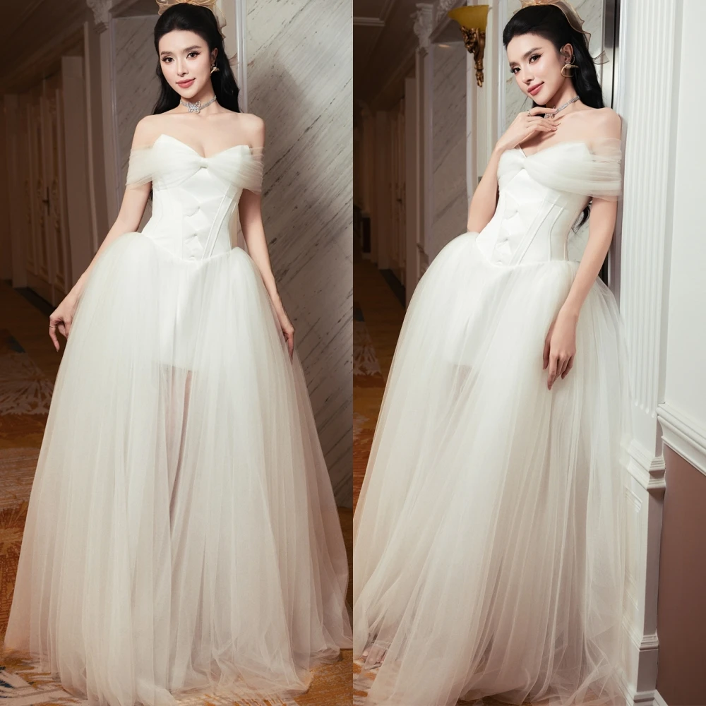 

Customized Graceful Tulle Evening Dress Exquisite Boat Neck Prom Dresses Delicate Sweep Train Special Occasion Gowns