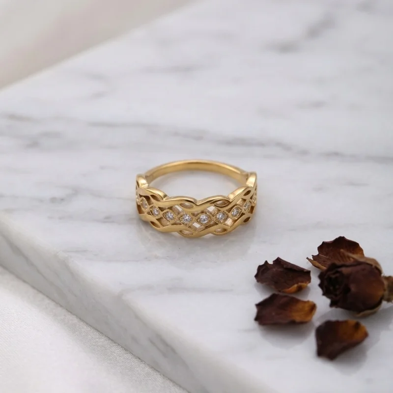 1 Piece of Stainless Steel Ring Plated with 18K Gold, Featuring Hollow Double-Layer Interwoven Design and Imitation Diamonds, Vintage Wave Wide Band Ring Suitable for Women's Daily Wear