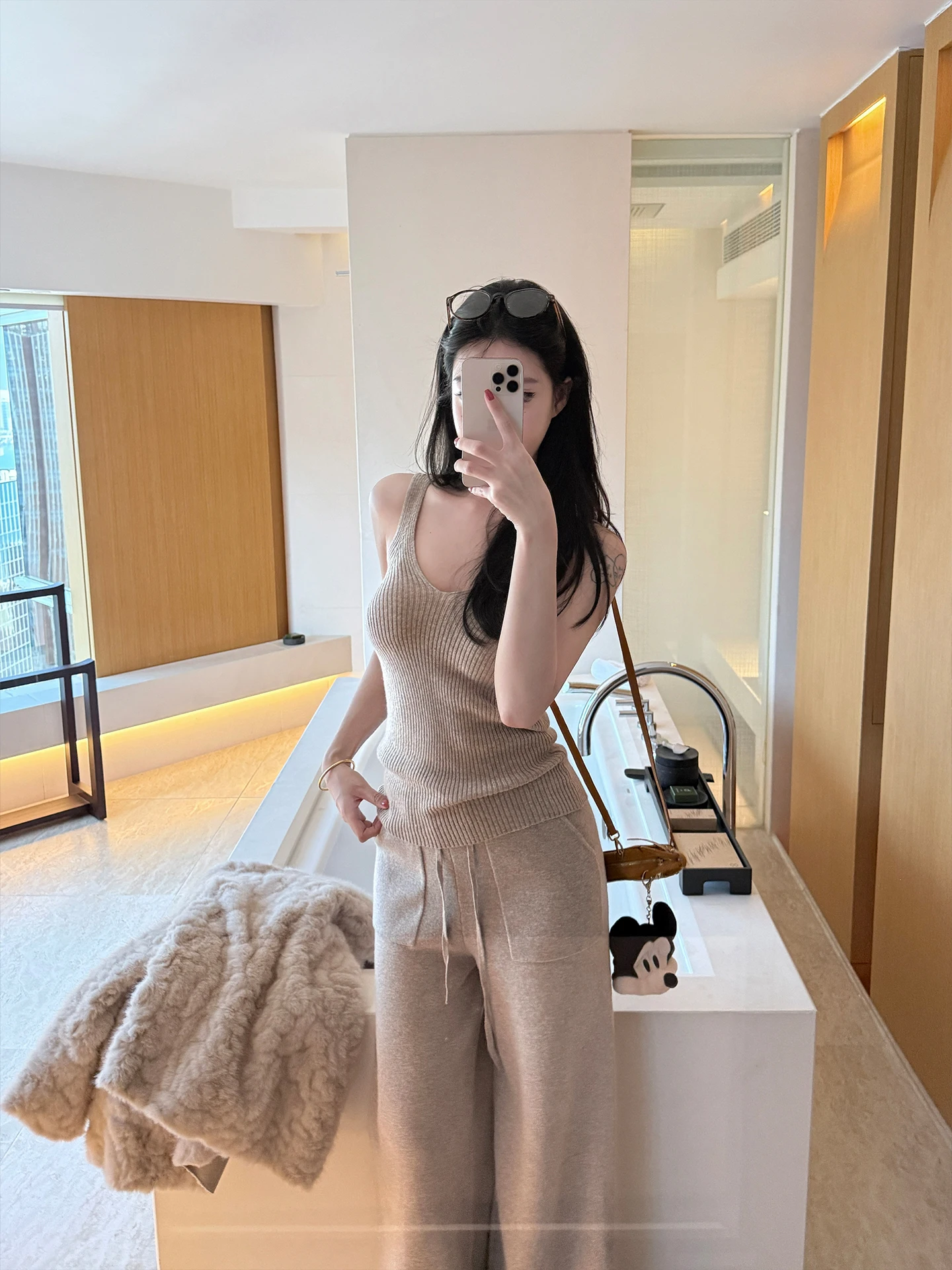 

Женский вязаный комплект LaaReeToo: повседневный жилет с V-образным вырезом, прямые брюки, двухсоставный костюм для весны и осени, модный ансамбль