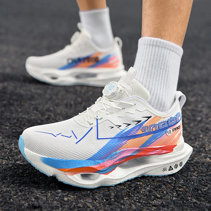 Herren-Freizeitsportschuhe mit Drehverschluss, professionelle Laufschuhe mit Carbonplatte, Unisex-Laufschuhe mit farbverlaufendem, atmungsaktivem Mesh-Material, hohe Rückfederung, stoßdämpfend, verhindert Verdrehungen, rutschfest, abriebfest, für Langstreckenläufe, Training, Fitness, Freizeitsportschuhe. – Detail 3
