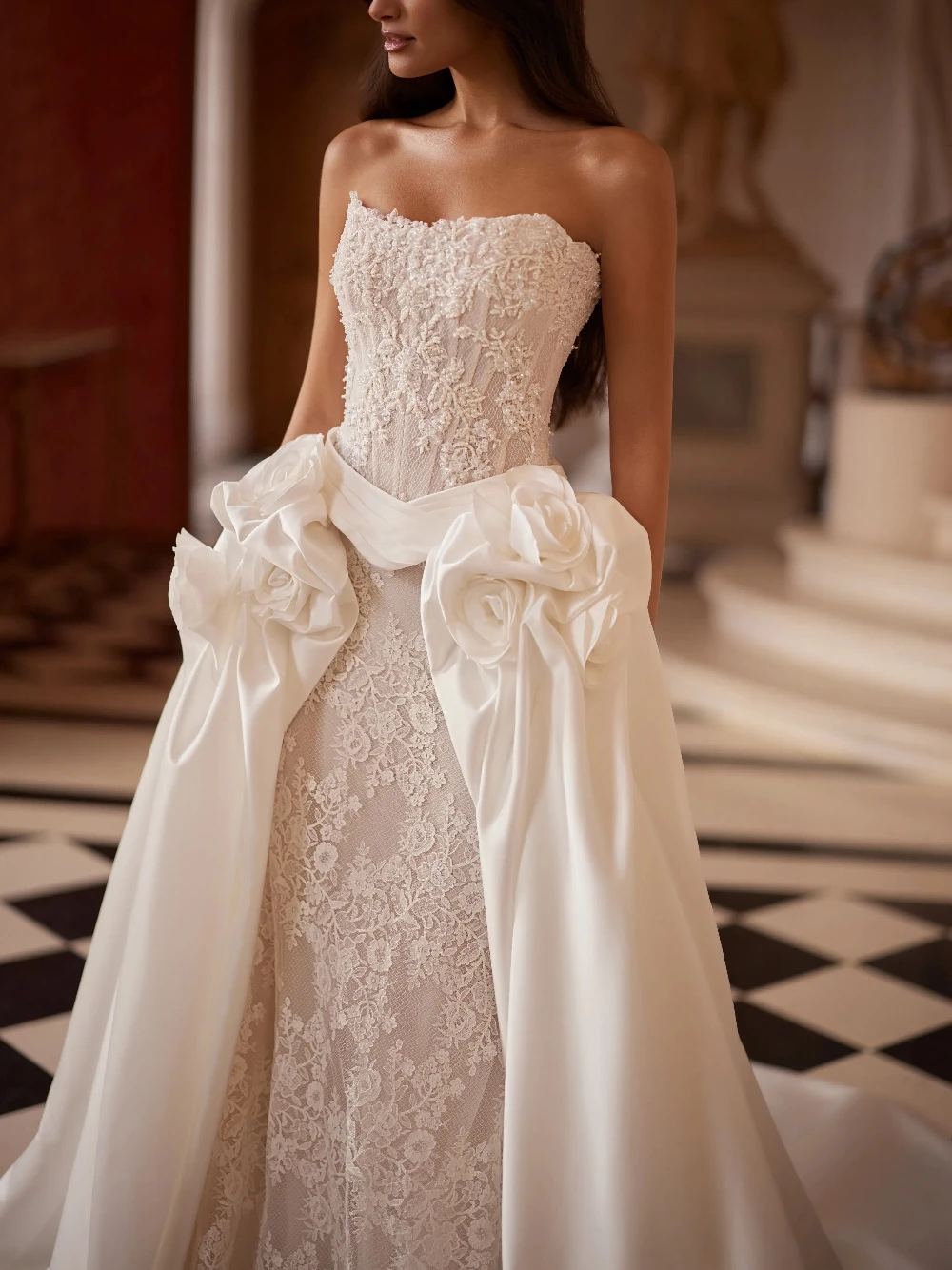 2026 Vintage Mermaid Wedding Dress Delicate Strapless Lace Appliqué Corset Back Detachable Satin Train Bridal Gown For Women