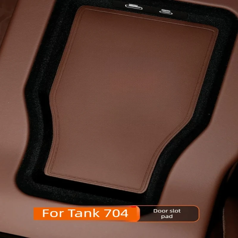 

Для Tank 700: коврики для дверных ниш, накладки для подстаканников центральной консоли, противоскользящие коврики для отсеков хранения, аксессуары для декора интерьера