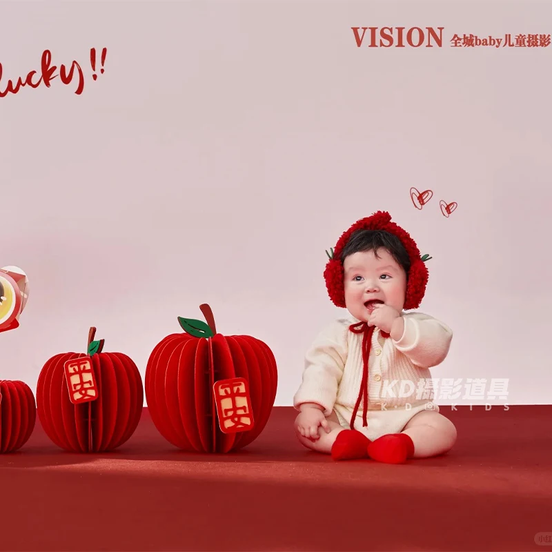 2026 Neujahrsthema Neugeborenen Fotografie Requisiten Baby Overall Outfit + Ohrenschützer + Socken 3 Stück, 2026 Nummerndecks und Pferdepuppen Requisite