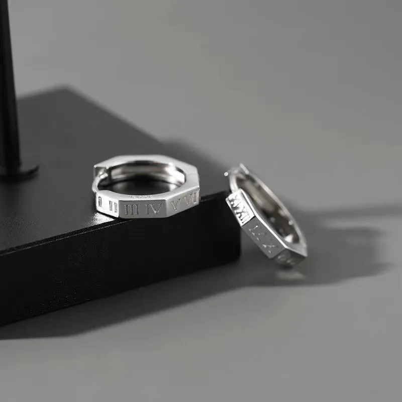 Pendientes coreanos con números romanos para adolescentes, aretes de aro pequeños simples de acero inoxidable Unisex, joyería Punk inusual para hombre