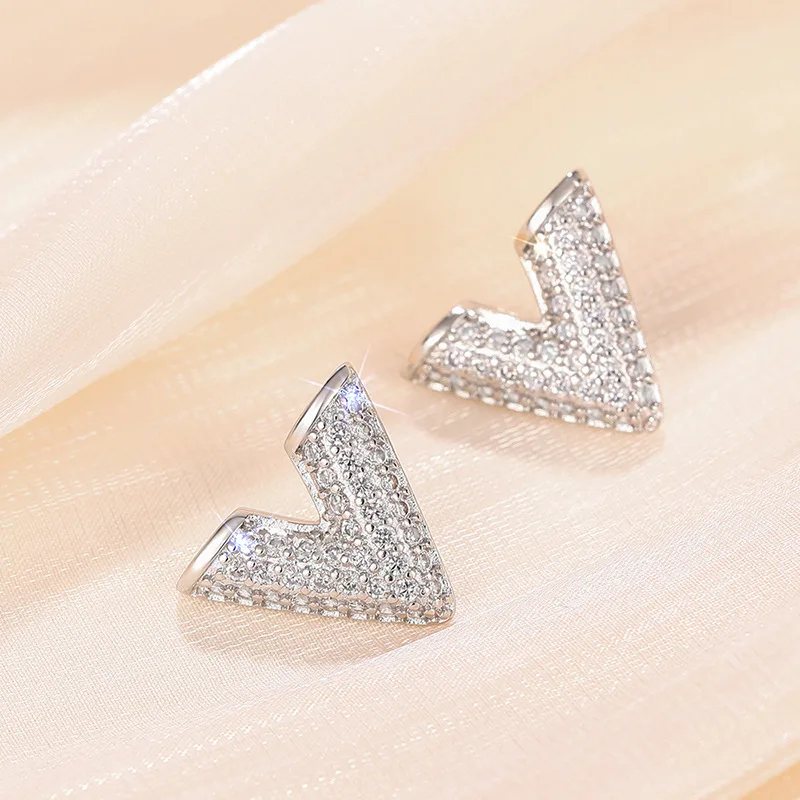 New AAA Zircon V-Shaped Earrings for Women Elegant Geometric Earrings Daily Simple Luxurious Gift Jewelry