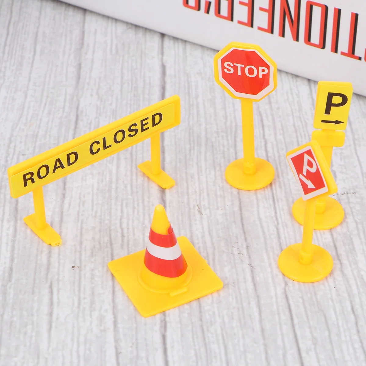 

1 set Fireman Cake Topper Yellow Roadblock Design For Birthday Party Cupcake Ornament Cake Decoration Festival Dessert Ice Cream