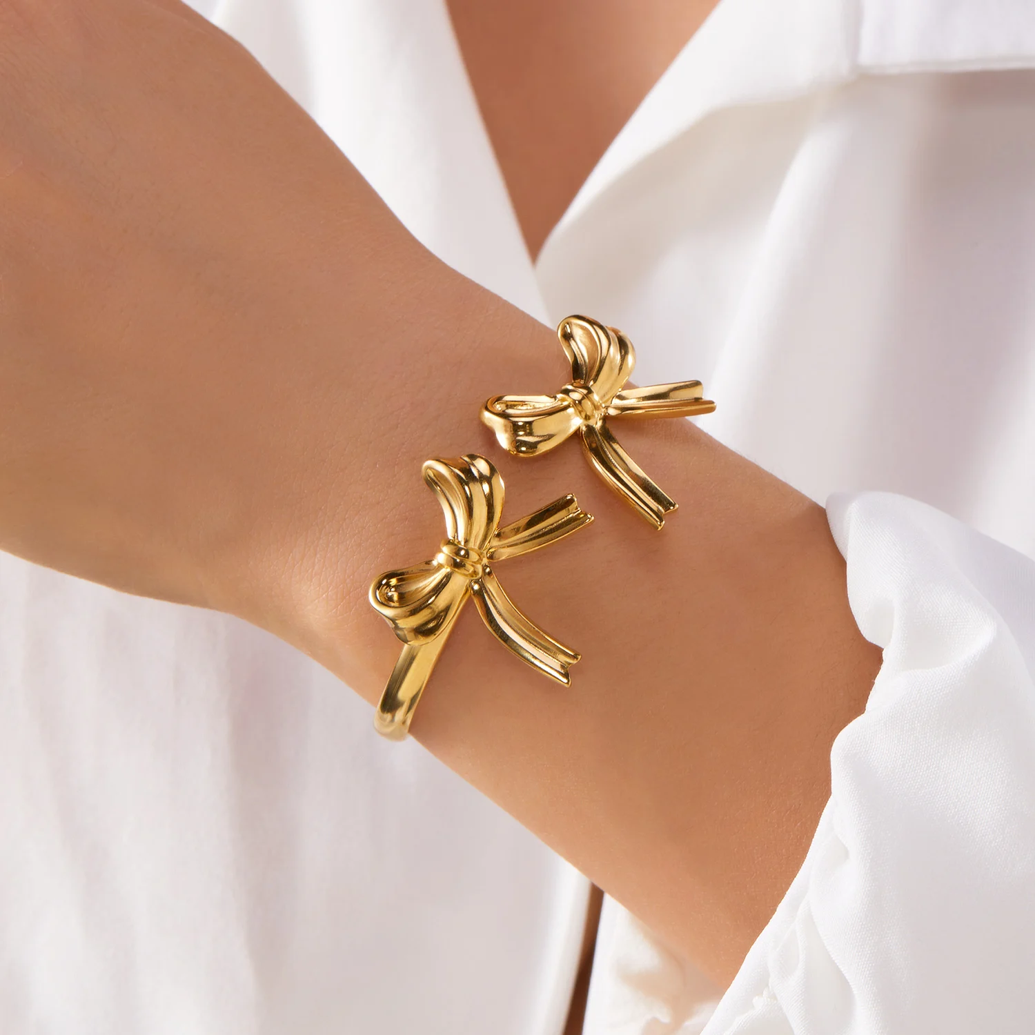 تصميم تحسس الفولاذ المقاوم للصدأ القوس أساور واسعة للنساء الذهب اللون Bowknot مفتوحة قابل للتعديل سوار هدايا مجوهرات الحفلات