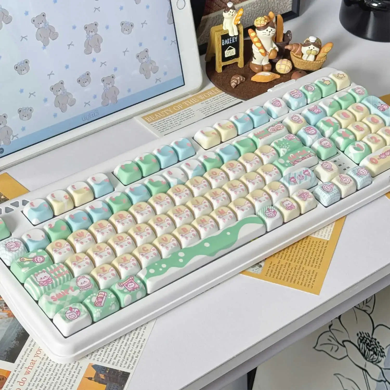 

Strawberry milk cat customized keycaps cute personality PBT five-sided hot sublimation MOA small full set of keycaps