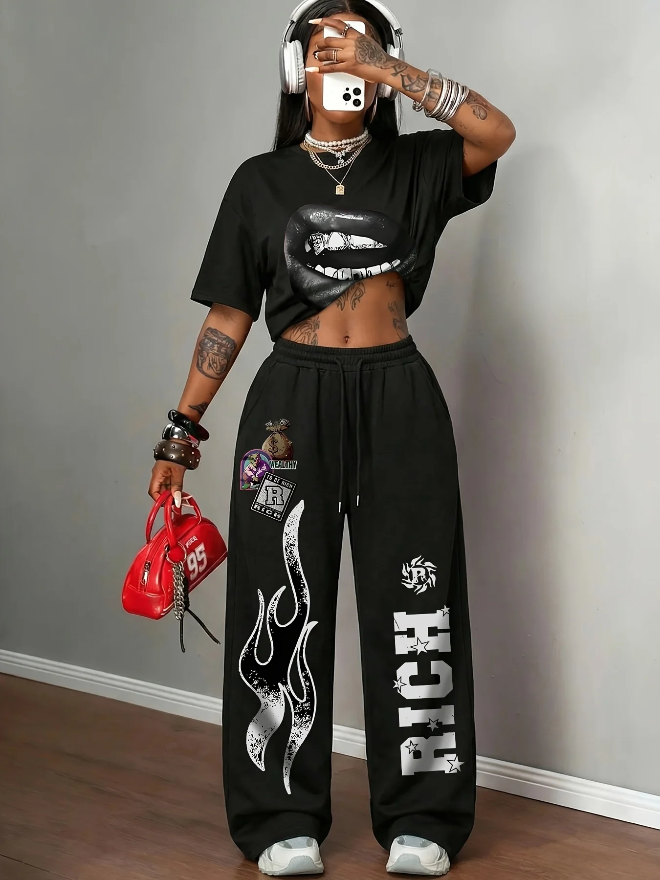 

Black Casual Street Retro Lip "RICH" Letter Print Loose Drawstring Pants, Suitable for Street Wear in Autumn and Winter Seasons.