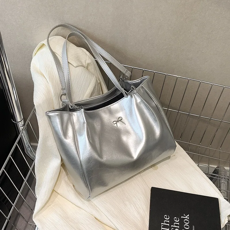

Large Capacity Casual Tote Bag Women's 2025 New Niche Design Fashion Simple Shoulder Bag
