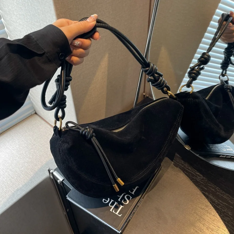 

Зимние маленькие сумки на плечо из искусственной замши для женщин, Лидер продаж, одинарные сумки через плечо, милая сумка для телефона с клецками, роскошные сумки