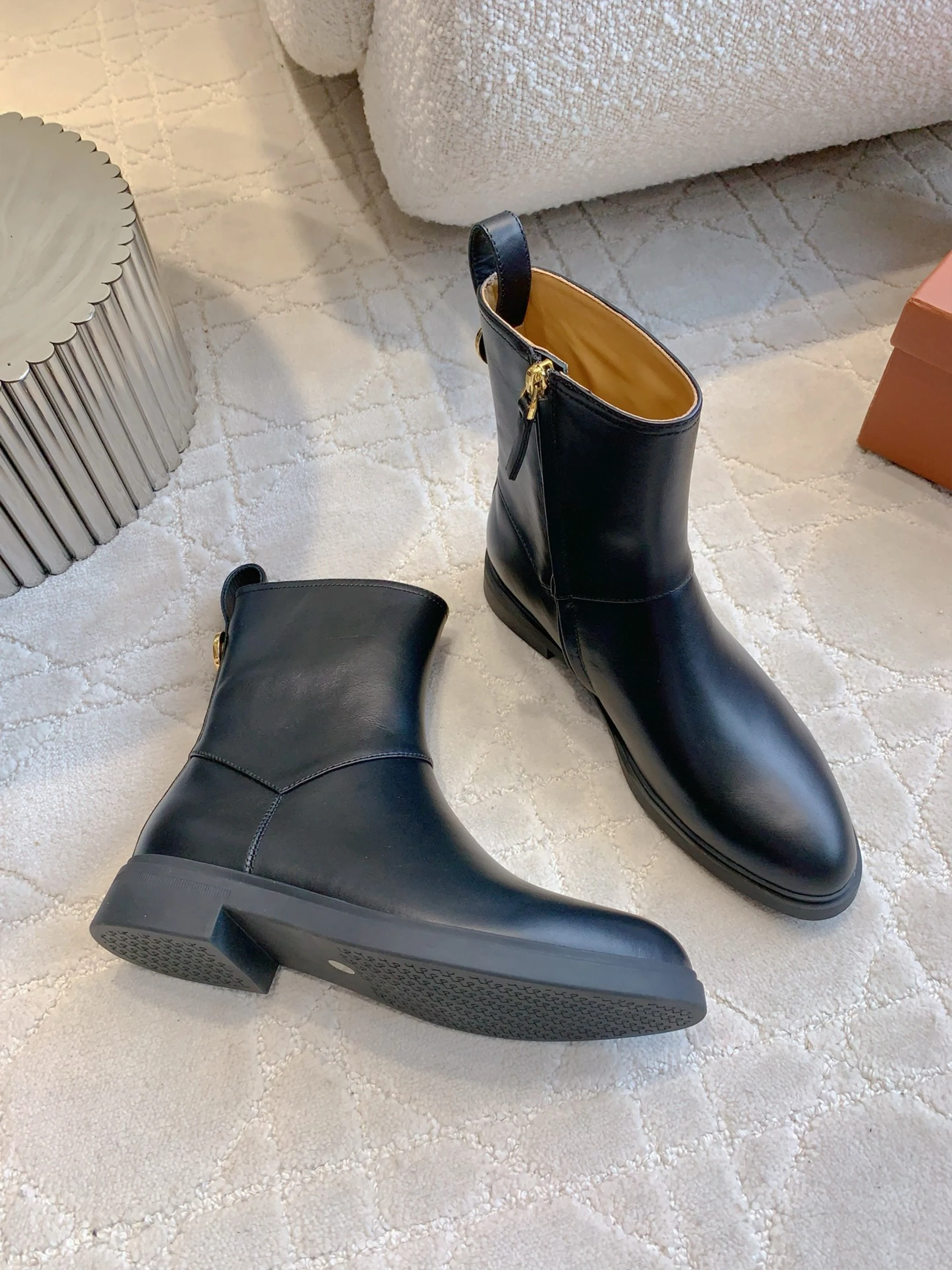 أحذية قصيرة على الموضة لعام 2025 وصلت حديثًا، أحذية مريحة للغاية وبسيطة ومتعددة الاستخدامات، عصرية وعملية #1