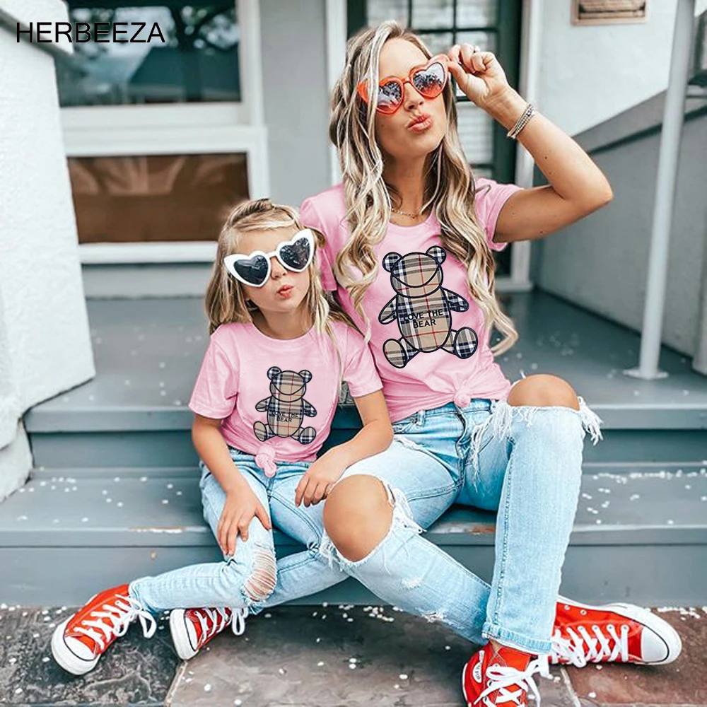 

Summer Mommy and Me T-shirt Set Kids Family Matching Outfits Mom Son Daughter plaid bear print Crew Neck Short sleeve T-shirt