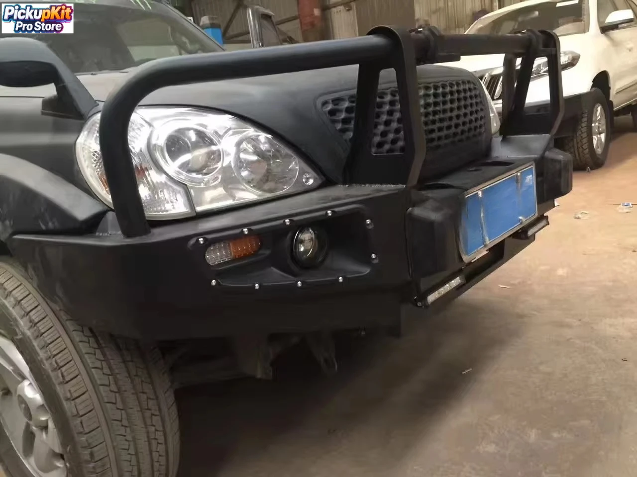 

Heavy-Duty Anti-Impact Steel Bull Bar Front Bumper for Terracan Construction Site