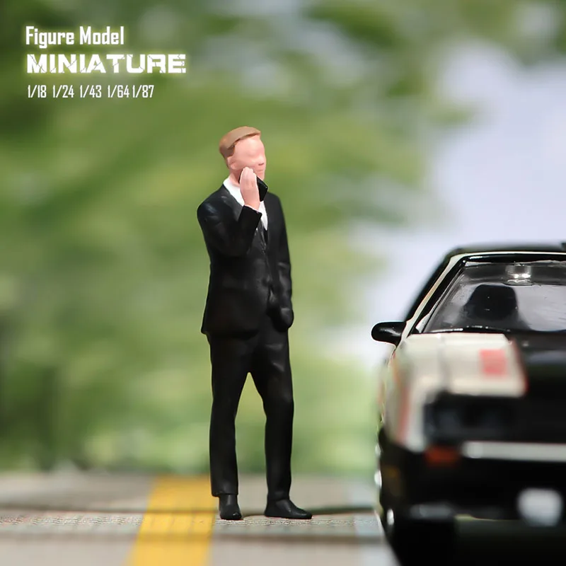 Miniatures 1/18 1/24 1/64 1/43 1/87 Men in Suits Make A Call Diorama Street Scene Sand Table Photography Prop Model Toy for Cars