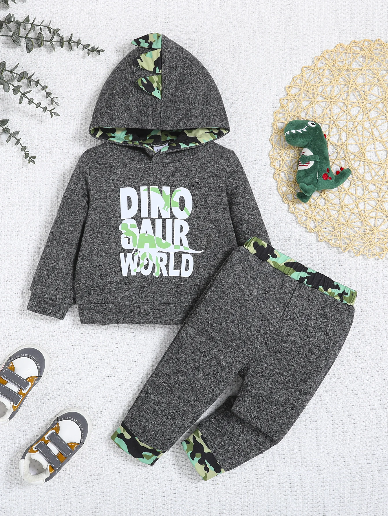 New spring and autumn baby camouflage color matching casual letter print dinosaur hooded sweatshirt suit