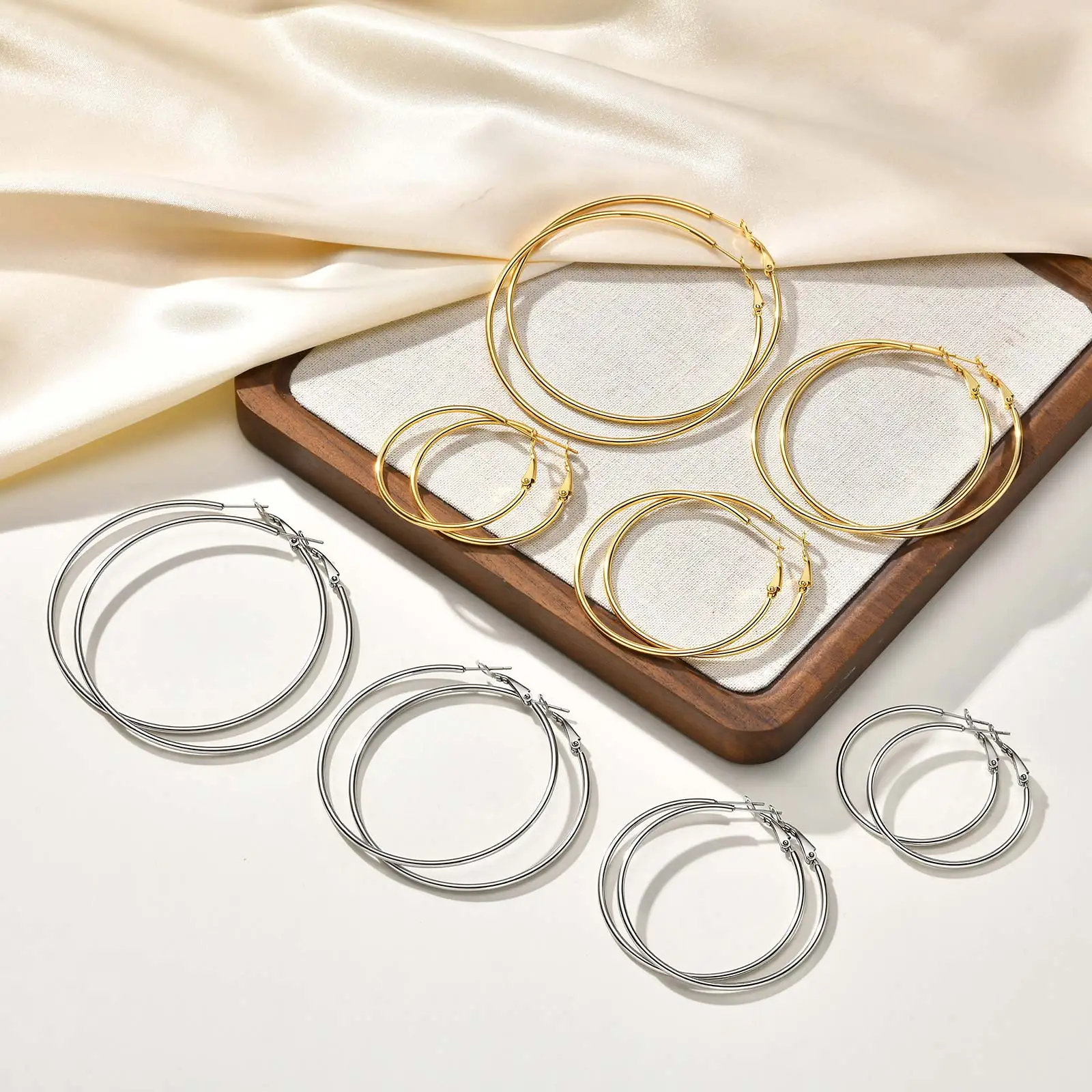 Circle Hoop Earring…