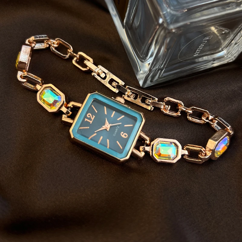 ساعة عمل للسيدات مستطيلة رائعة وسوار ألماس ملون أنيق وساعات يد كوارتز فاخرة للنساء مناسبة