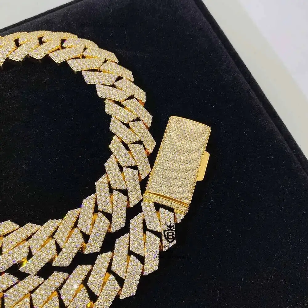 Luxury New Arrival Hip Hop Iced Out 20mm Yellow Gold Moissanite Miami Custom Cuban Link Necklace Heavy Cuban Link Hand Chain.