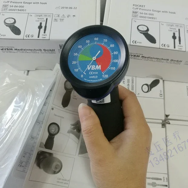 مقياس ضغط البالون الألماني عالي الجودة مضخة ضغط محمولة قياس ضغط التنبيب الهوائي ICU مع خطاف مقياس ETT VBM