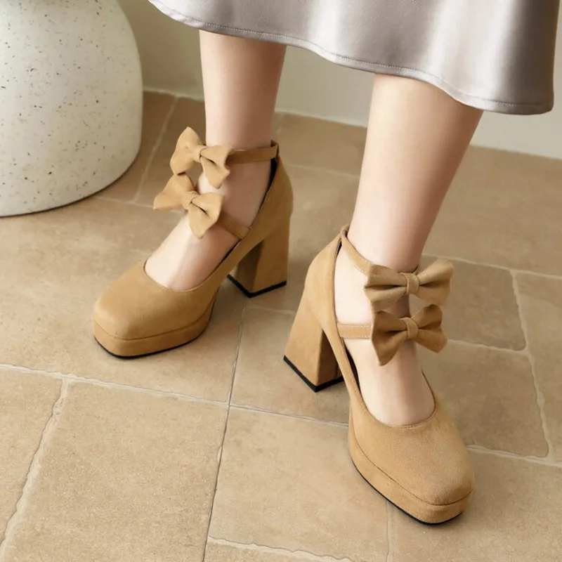 

Girseaby 2026 Женские туфли-лодочки из флока с острым носком, блочный каблук 8,5 см, 2 см, пряжки на платформе, брендовый дизайн, большой размер 42, 43 абрикосовый черный