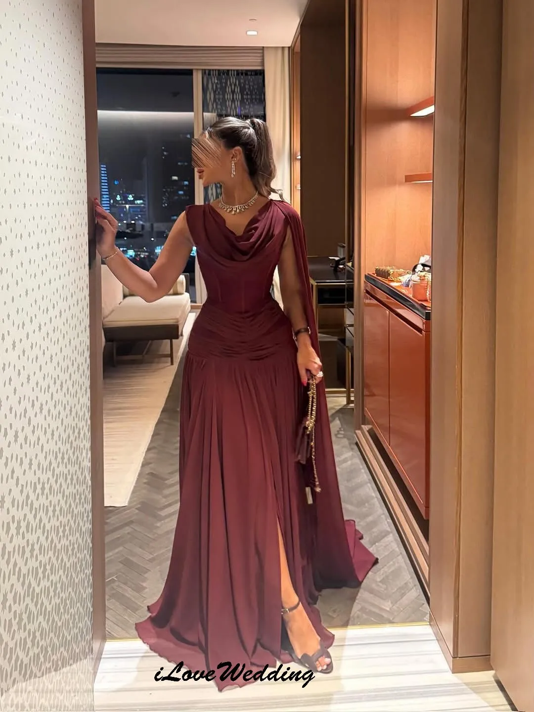 عنابي بدون أكمام فساتين لحضور الحفلات الموسيقية شيفون 2025 على شكل حرف a فستان أنيق لحفلات الزفاف للنساء ضيف مطوي فساتين رسمية مخصصة