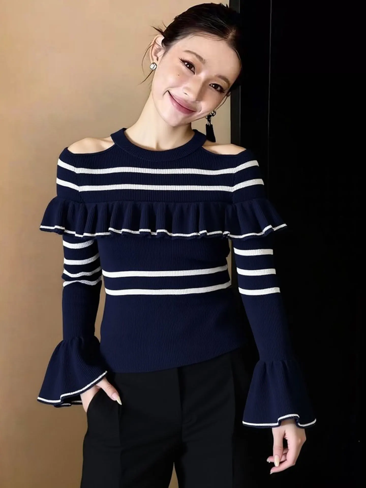 

Faionable Long Sve Knitted Top Women's Slim Fit Striped Bell Sve Commute Sle Spring Season High End Design Trendy Top