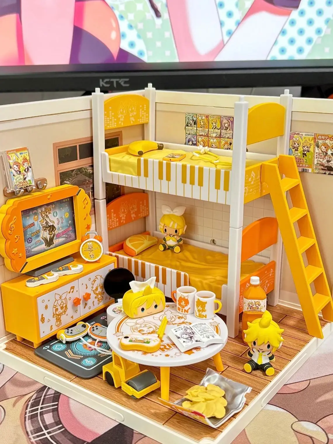 re-ment-hatsune-miku-et-kagamine-rin-et-len's-room-ensemble-complet-de-figurines-de-jouets-en-capsules-scene-miniature-objets-de-collection-tendance