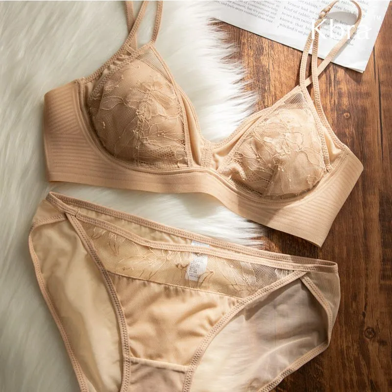 

Тонкий летний комплект бралетт без косточек, с кружевными треугольными чашечками, сексуальный, в стиле минимализм, для небольшой груди, комфортный комплект женского белья