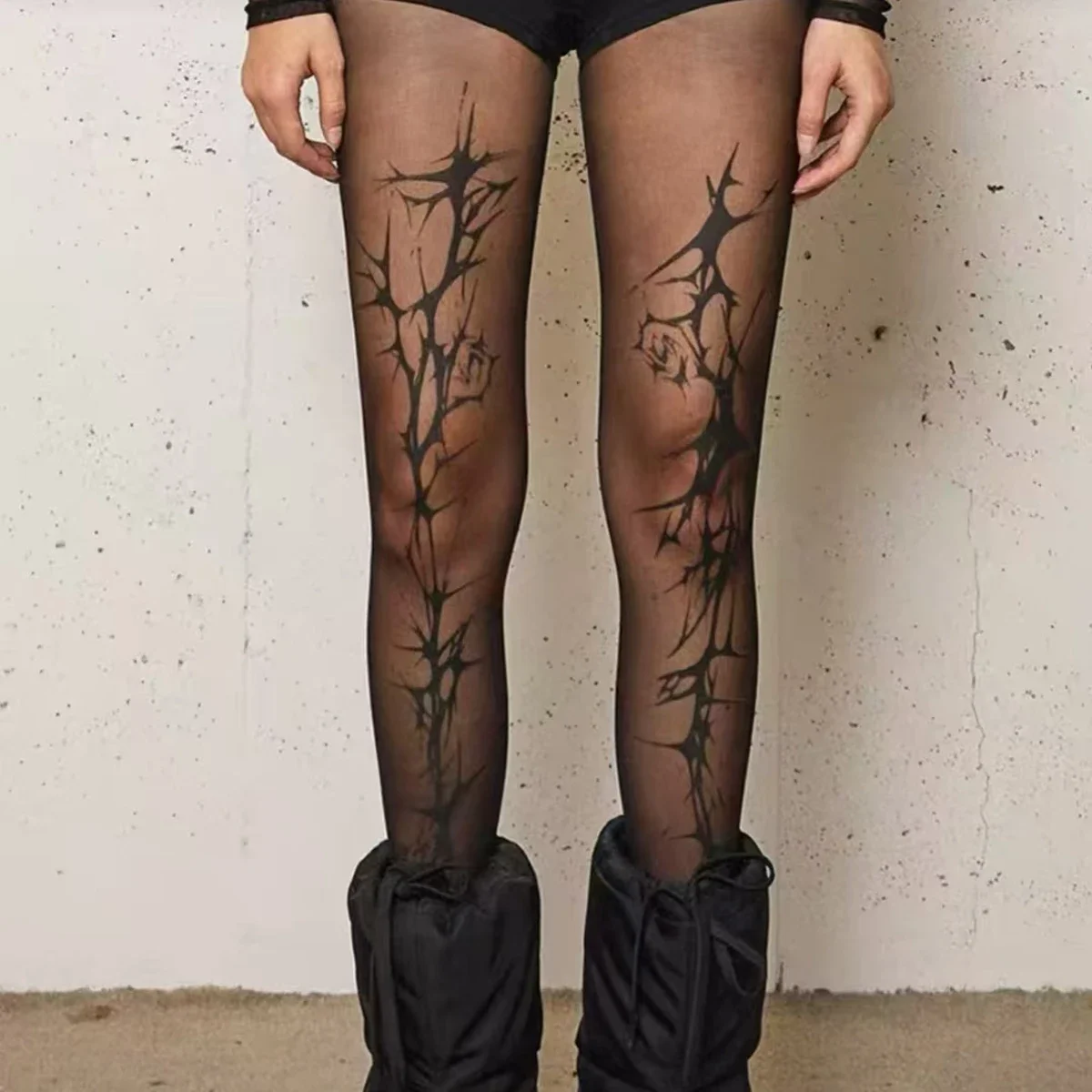 1 Paire de bas en soie à imprimé branches, tendance et personnalisée, pour femmes, comprenant des culottes et des bas.