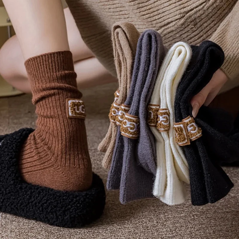 Calzini a metà polpaccio con logo con lettera ricamata alla moda Calzini in lana di cashmere Calzini casual in pile ispessito caldo invernale da donna Calzino per scarponi da neve