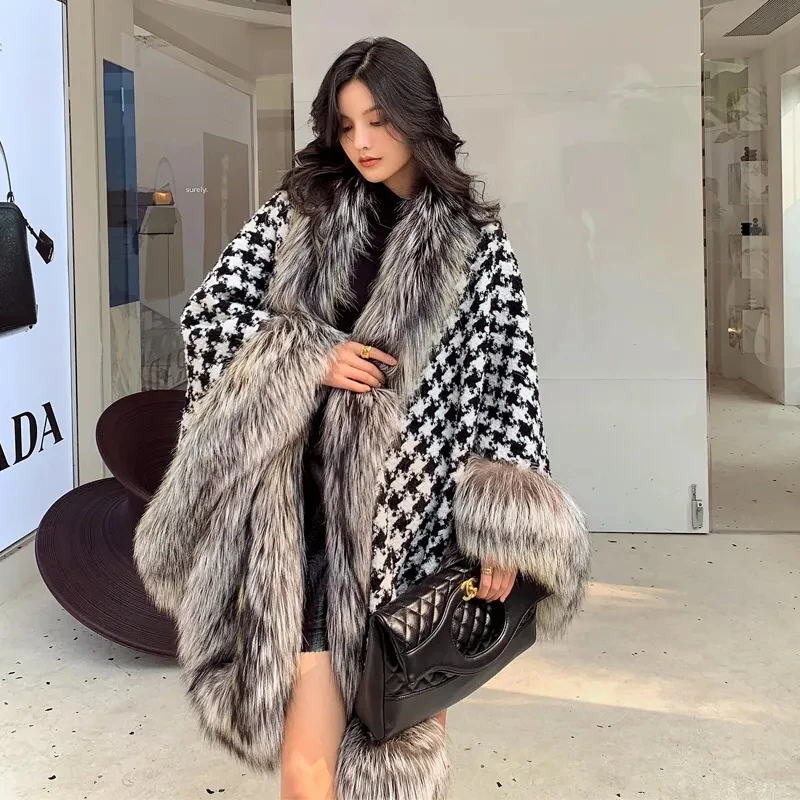 

2025 Womens Houndstooth Knitted Poncho Coat Fur Trimmed Warm Wool Fashion Luxury Faux Silver Fox Fur Cloak Cape