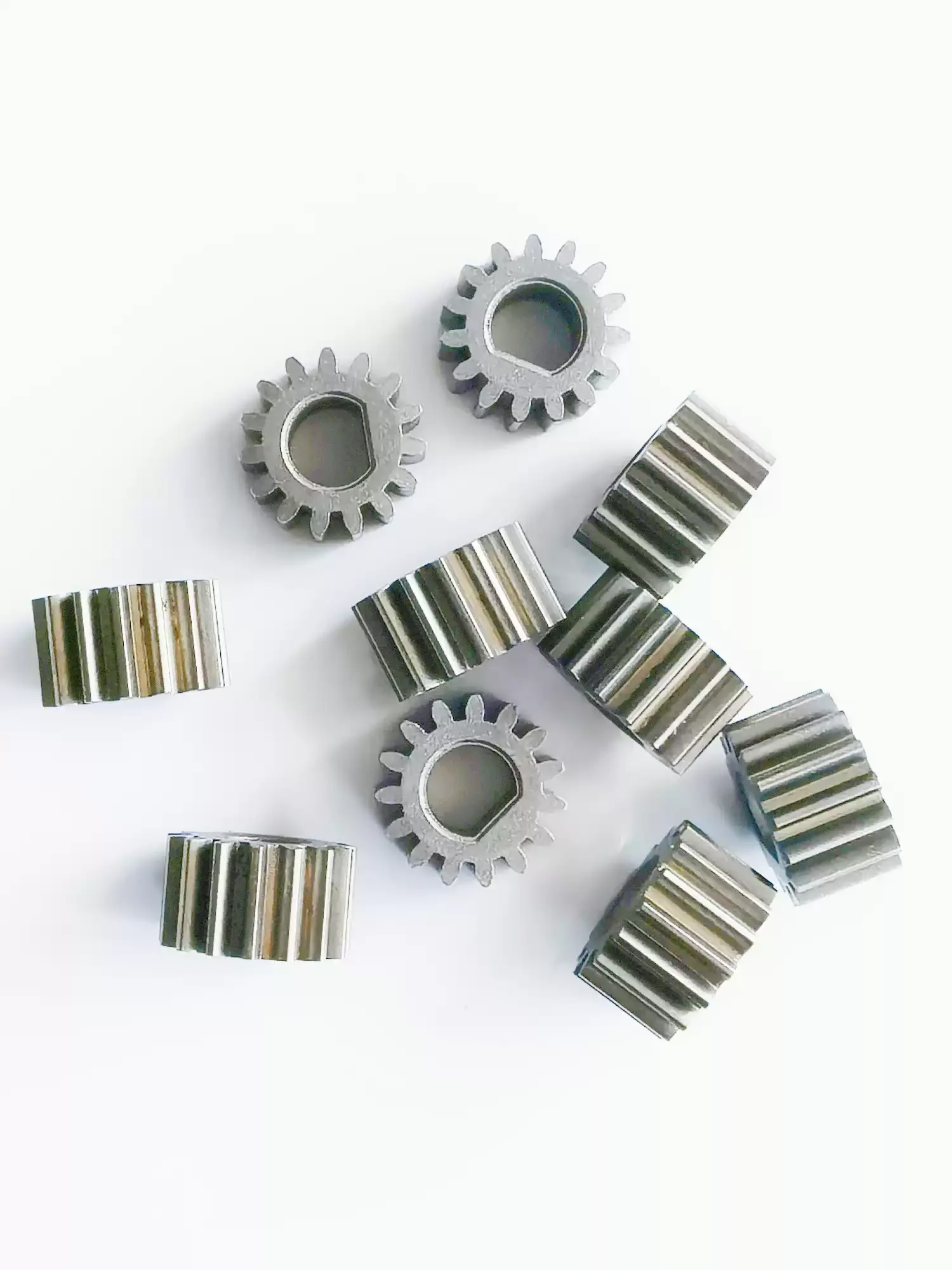 10 個/ロット 1 モジュール 15 歯 D 内径：Φ8(+0.05/+0)mm 車両トランスミッションギア 熱処理メタルギア
