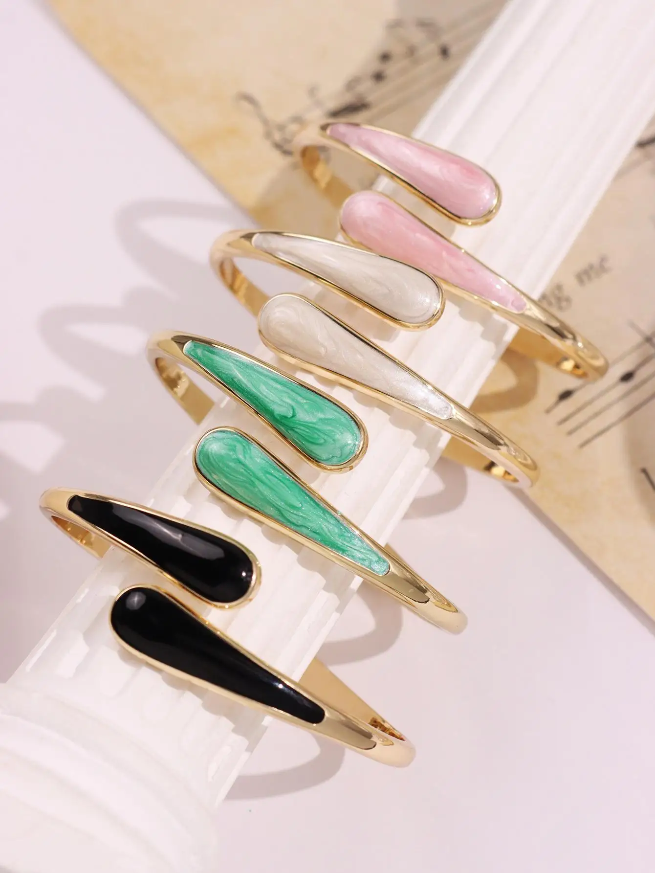 تتلاشى اللون قطرة النفط المفتوحة العضوية نحيلة سوار عصري غير النظامية هندسية على شكل دمعة المرأة مجوهرات جديد #1