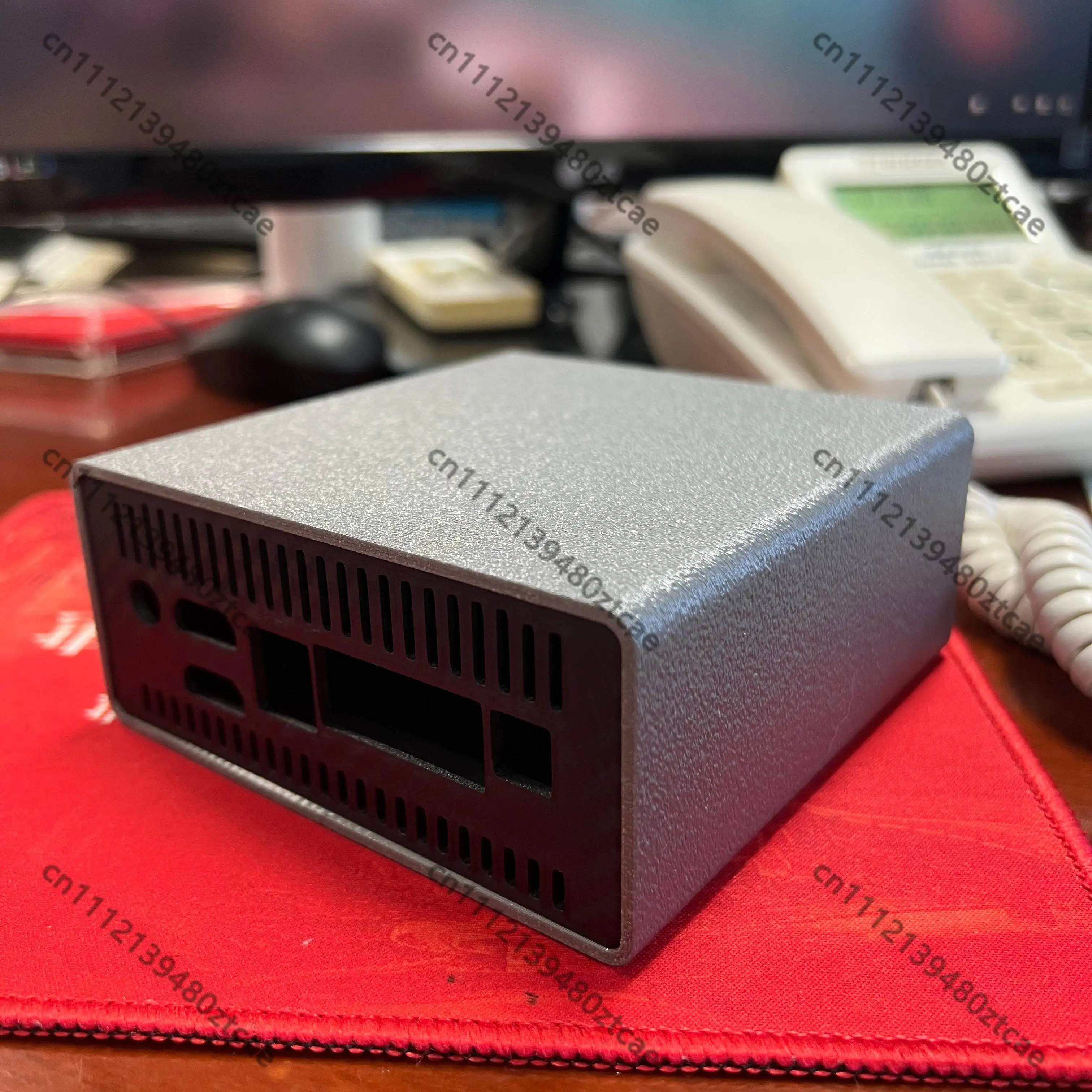 Ultra Compact All Flash Mini NAS Small Host Support 2.5 Inch Hard Drive Multi System Storage Device