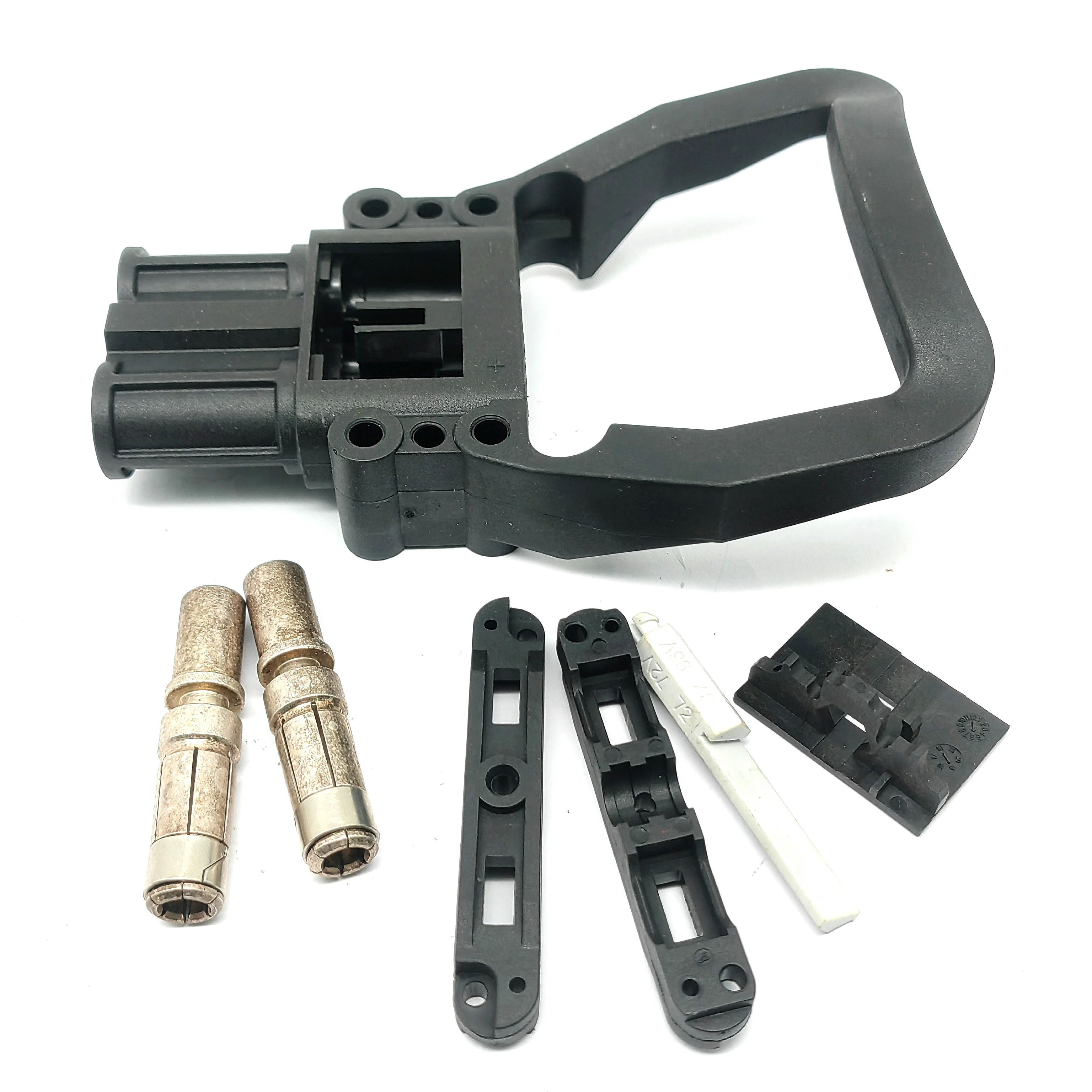 

Запчасти для вилочных погрузчиков Lindt: Разъем для аккумулятора 160А (гнездо, 35 мм) с ручкой, артикул 0039750502 - Прочная замена