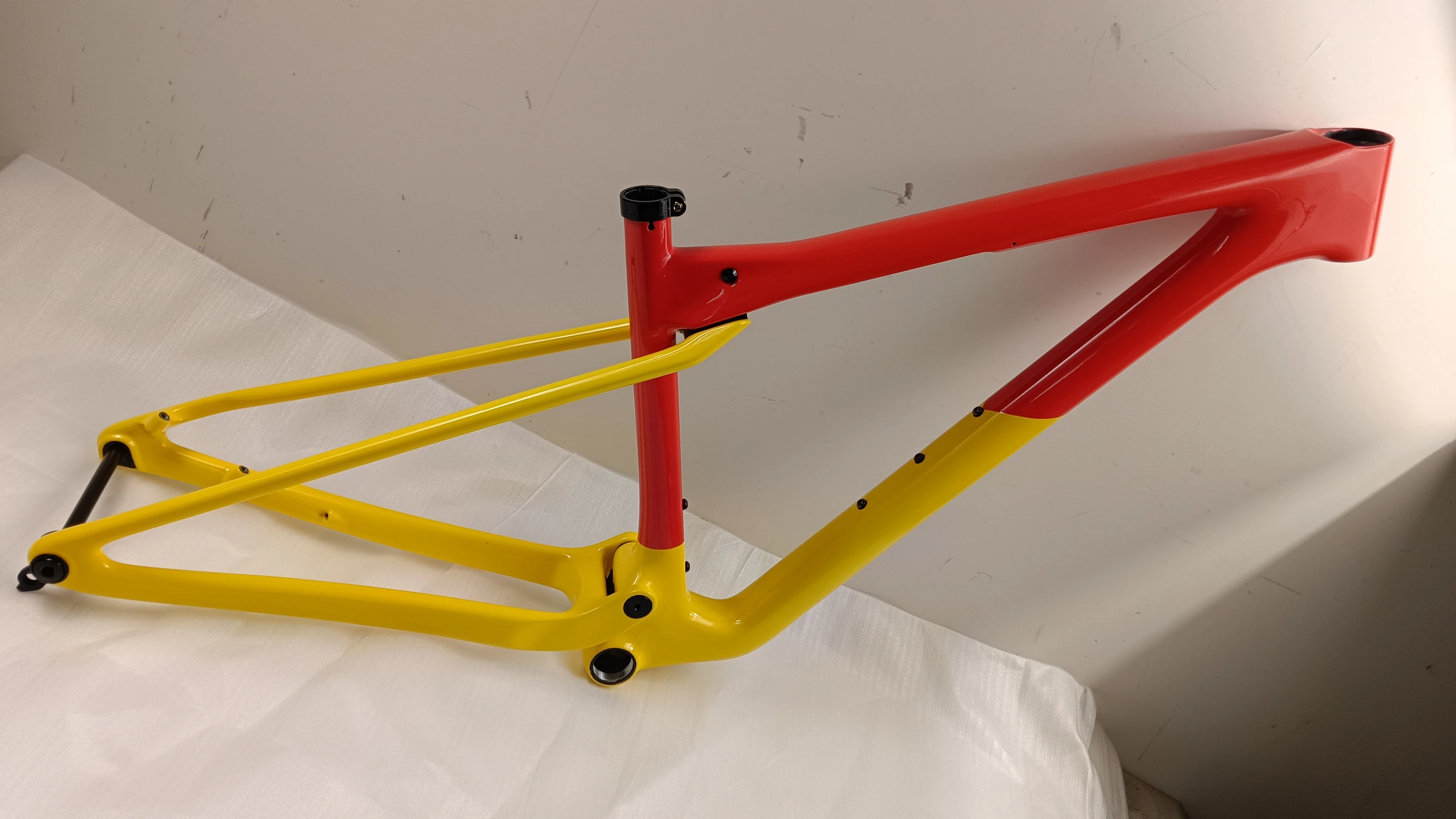 إطار دراجة جبلية من ألياف الكر - مراجعة Carbon Mountain Bike Frame 29Er Boost وسعره