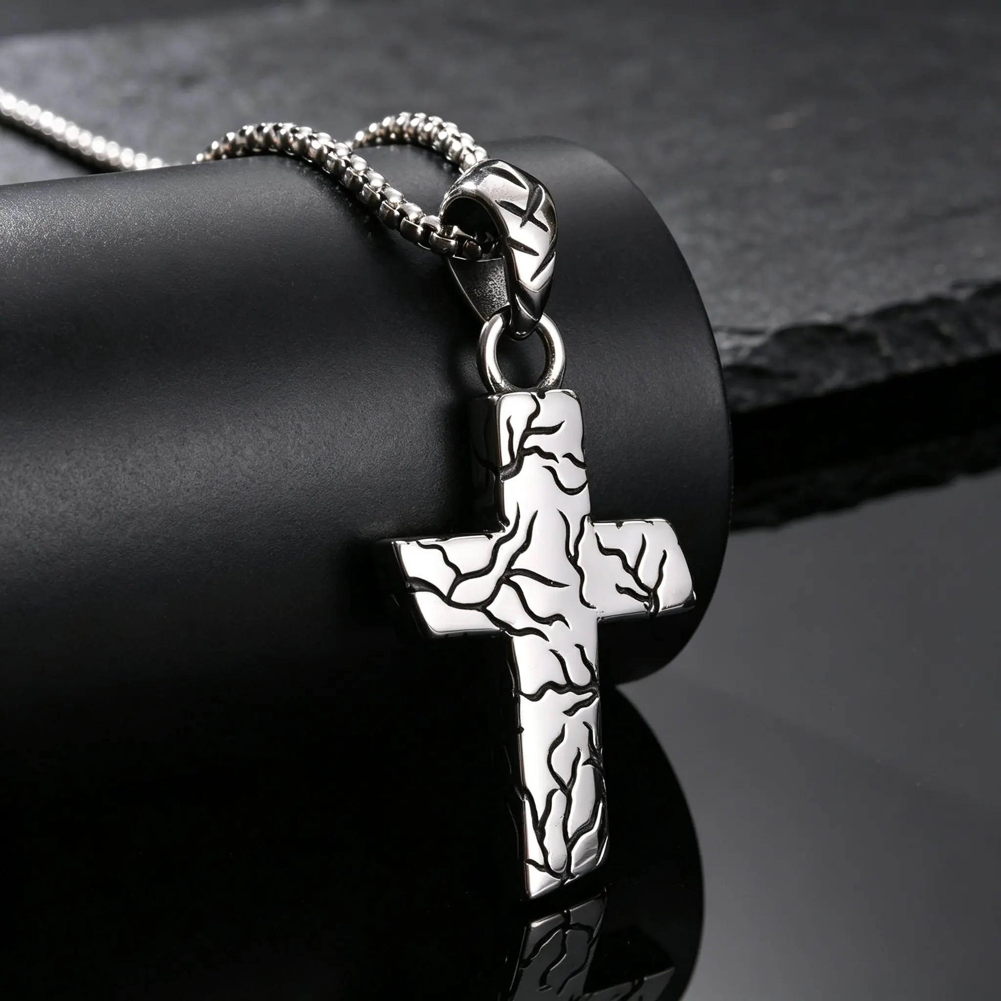 Punk Cracked Cross Necklace for Men,Stainless Steel Cross Pendant Necklace, Vintage Religious Jewelry Gift