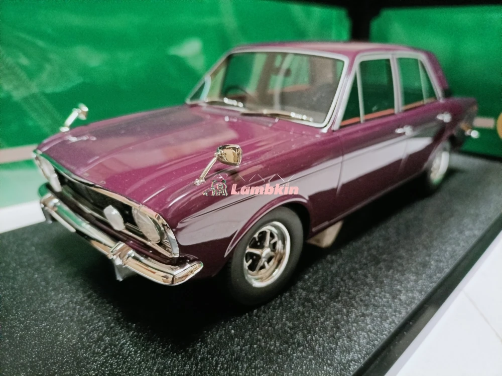 Cult 1:18 For Cortina 1600E 1970 Purple Cortina 4 Door Sedan Model Classic Car Model Classic Miniatures