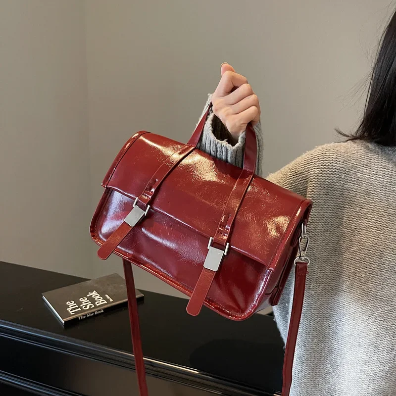 

2025 Trendy! Women's Retro PU Shoulder Mailman Bag | Solid Color Texture Casual Stylish | Large-Capacity Commuter Crossbody